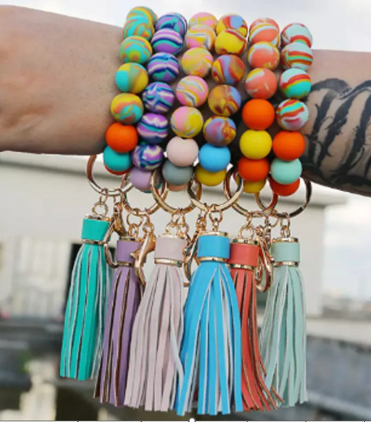 PULSERA CON LLAVERO